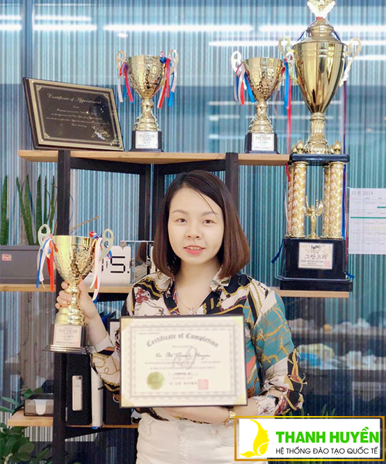Cô Thanh Huyền nhận được các giải thưởng