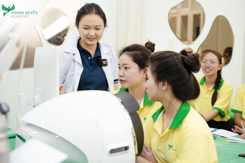 Học viện dẫn đầu Việt Nam về ứng dụng công nghệ cao trong điều trị da