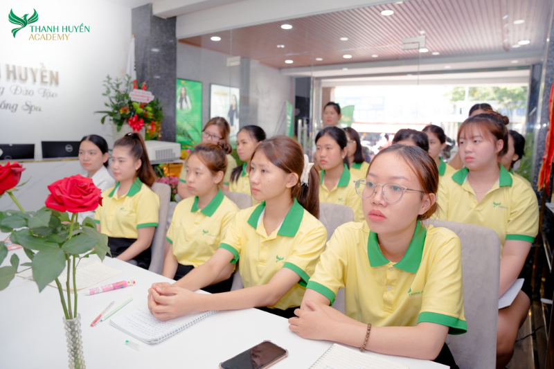 Ngành làm đẹp học trường nào?