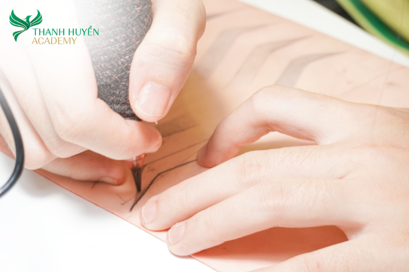 Tại Thanh Huyền Academy, học viên được thực hành trực tiếp trên người thật